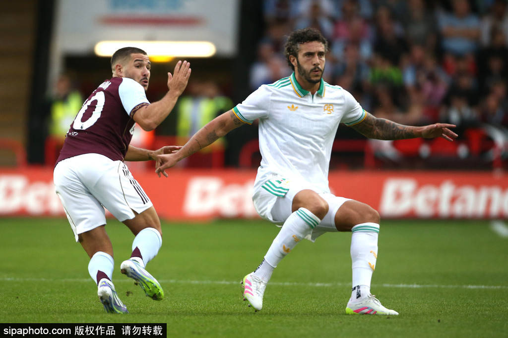 皇冠体育App下载_阿森纳8000万求购罗杰斯皇冠体育App下载，塔帅亲自祝贺！他能成为球队新核心吗？