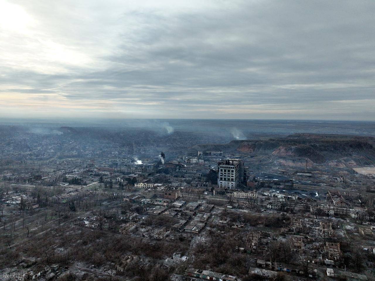 hga025怎么注册
_空袭再现！乌军156旅营区30次剧烈爆炸hga025怎么注册
，无人机与导弹齐飞，1个旅被一举重创！