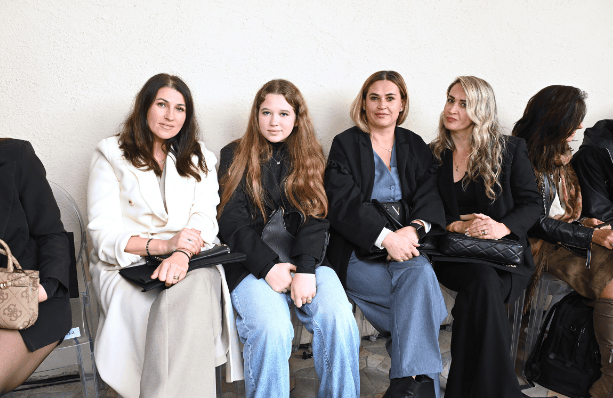 皇冠足球平台代理_江服陈龙CHEN.1988大秀米兰收官皇冠足球平台代理,“理想之秋”引国际共鸣