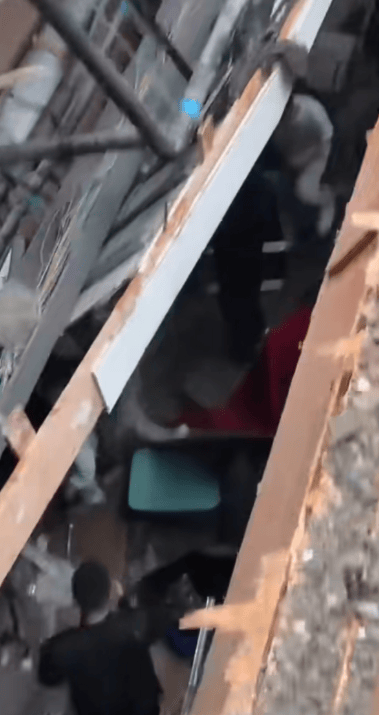 皇冠信用网怎么注册_东海一饭店房顶发生塌陷皇冠信用网怎么注册，室内正举办宴席 当地应急管理局：救援仍在进行中