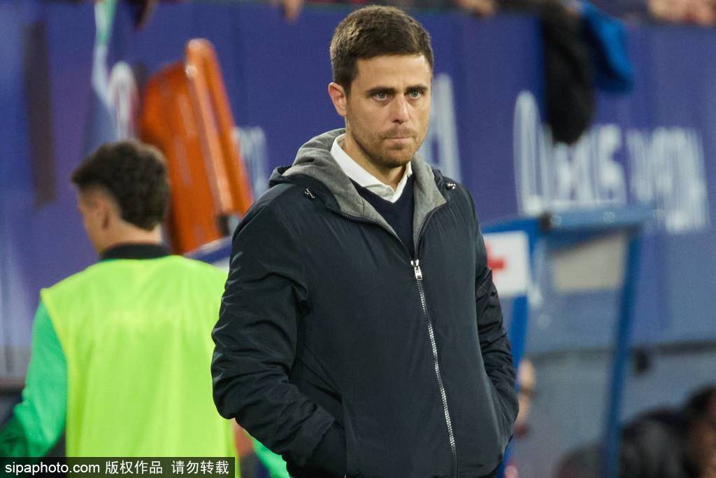 皇冠信用網代理_VAR争议引发的怒火：河南队越位判罚成焦点皇冠信用網代理，亚泰主帅苏亚雷斯被黄牌警告