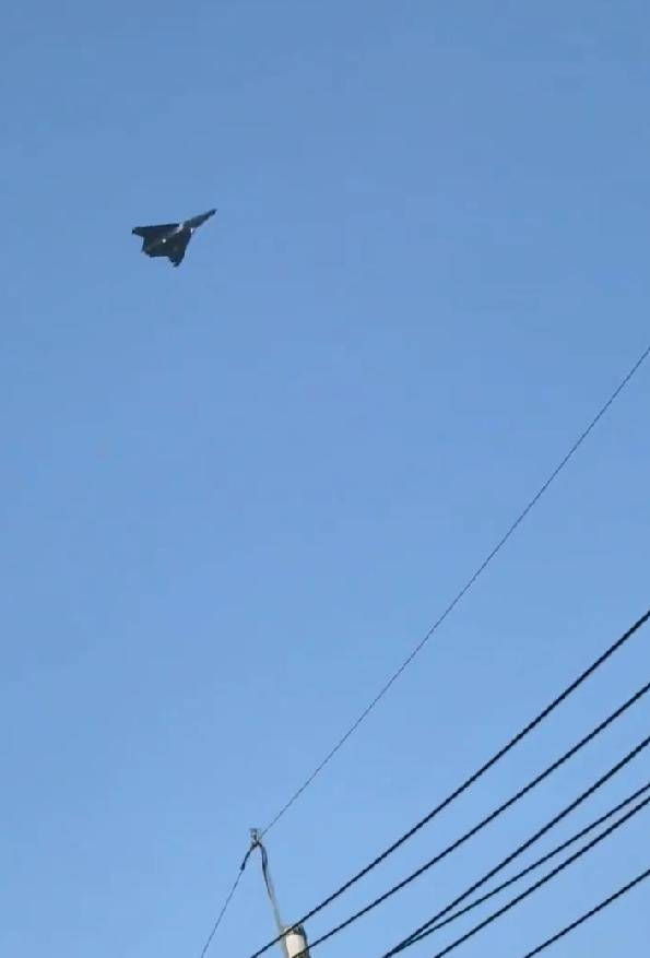 皇冠信用网出租_无空速管皇冠信用网出租，疑似第二架歼-50：美国精神胜利法，新六代机东亚决战