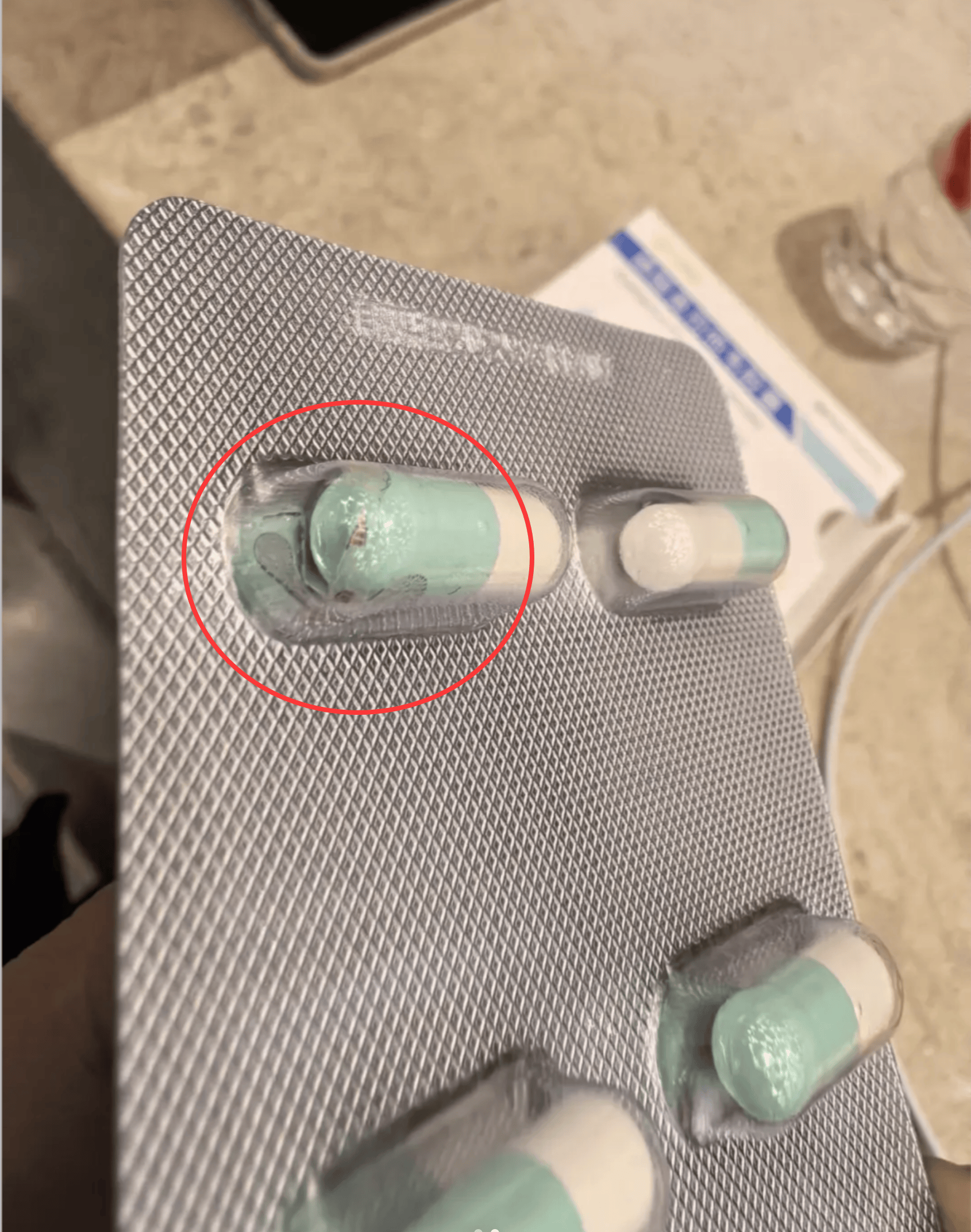 如何代理皇冠信用网_武汉一市民购奥司他韦胶囊如何代理皇冠信用网,泡罩内现完整飞虫,药房:属实,已换货