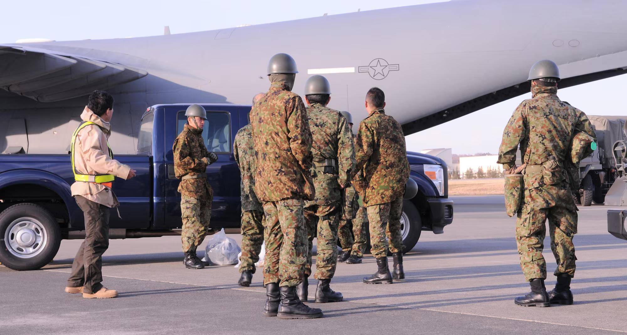 皇冠信用网出租足球_高市早苗不装了皇冠信用网出租足球,一旦台海战事爆发,日本立即撤离琉球群岛12万人